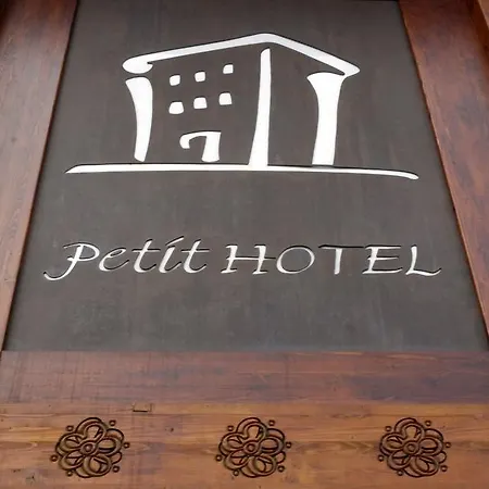 호텔 Petit 3*